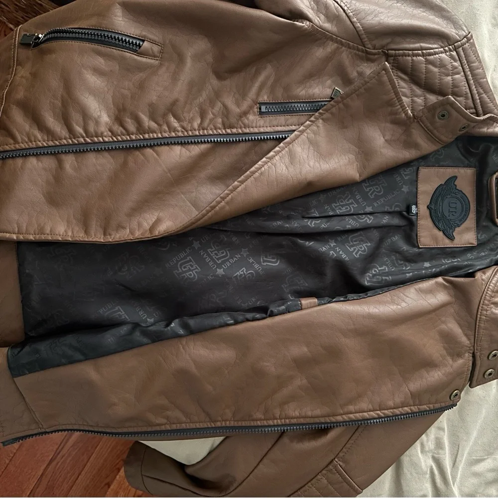 Leather jacket/Size L, runs small - Picture 2 of 2
